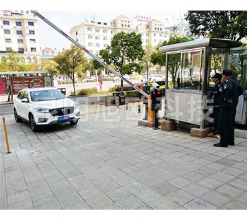 如何利用車牌智能識別系統(tǒng)提高停車場管理效率？